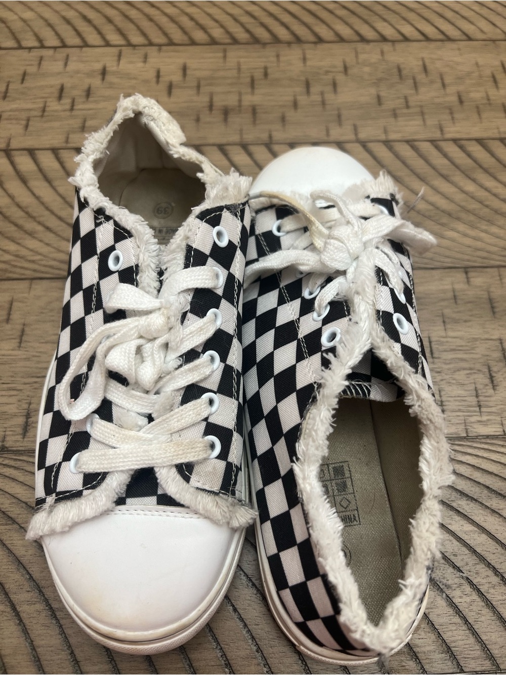 Women’s Checkerboard Lace-Up Sneakers in Black & White with fringe Size 8.5